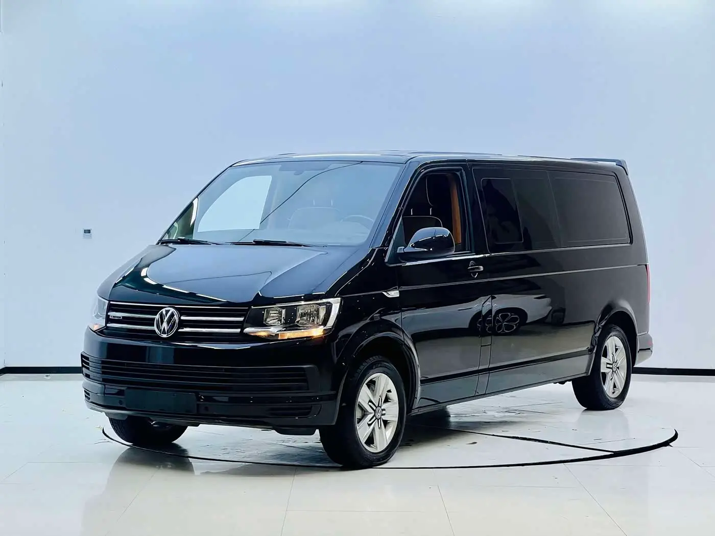Volkswagen Caravelle 2018 — Photo 1/20
