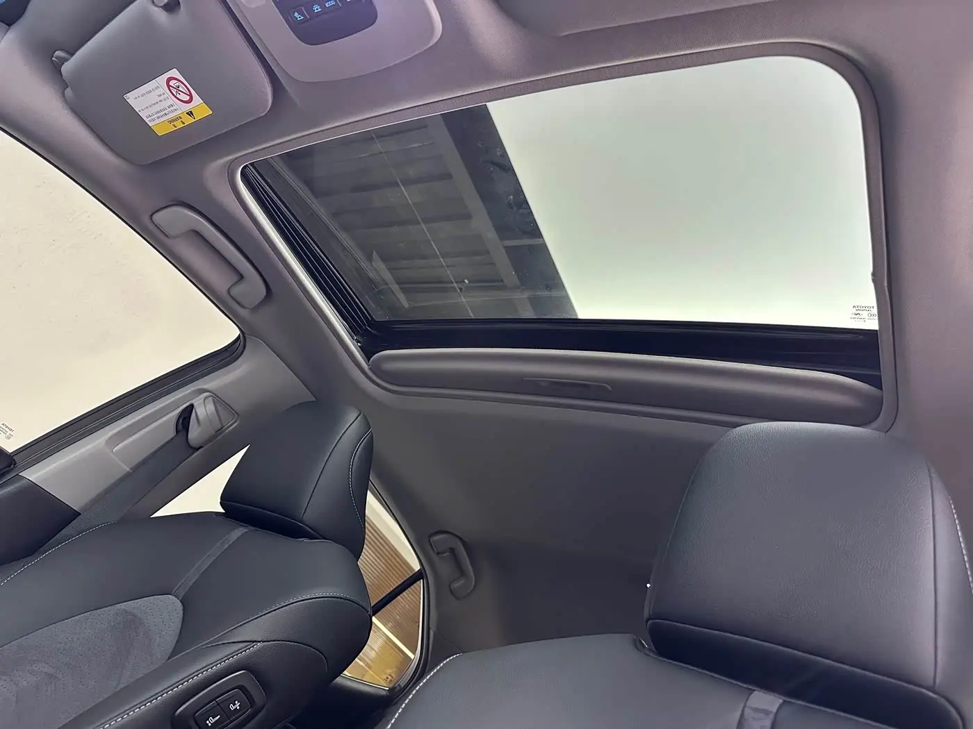Toyota Camry 2022 — Photo 11/20