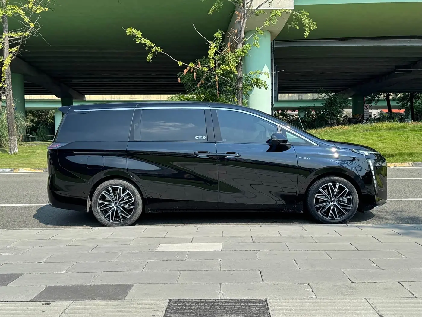 GAC Trumpchi Trumpchi E8 NEV 2024 — Photo 12/14