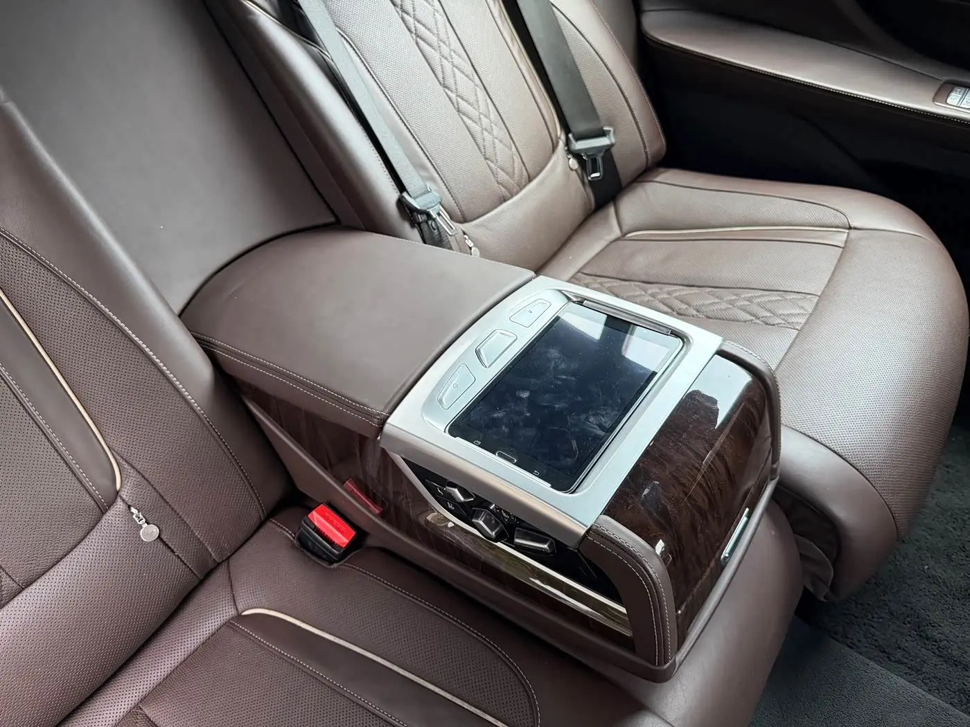 BMW 7 Series 2018 — Фото 16/20