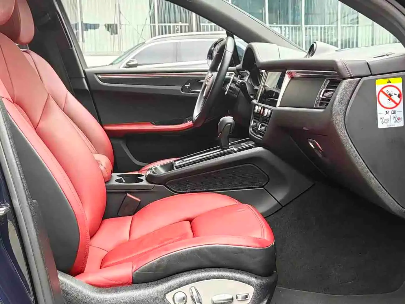 Porsche Macan 2023 — Photo 3/7