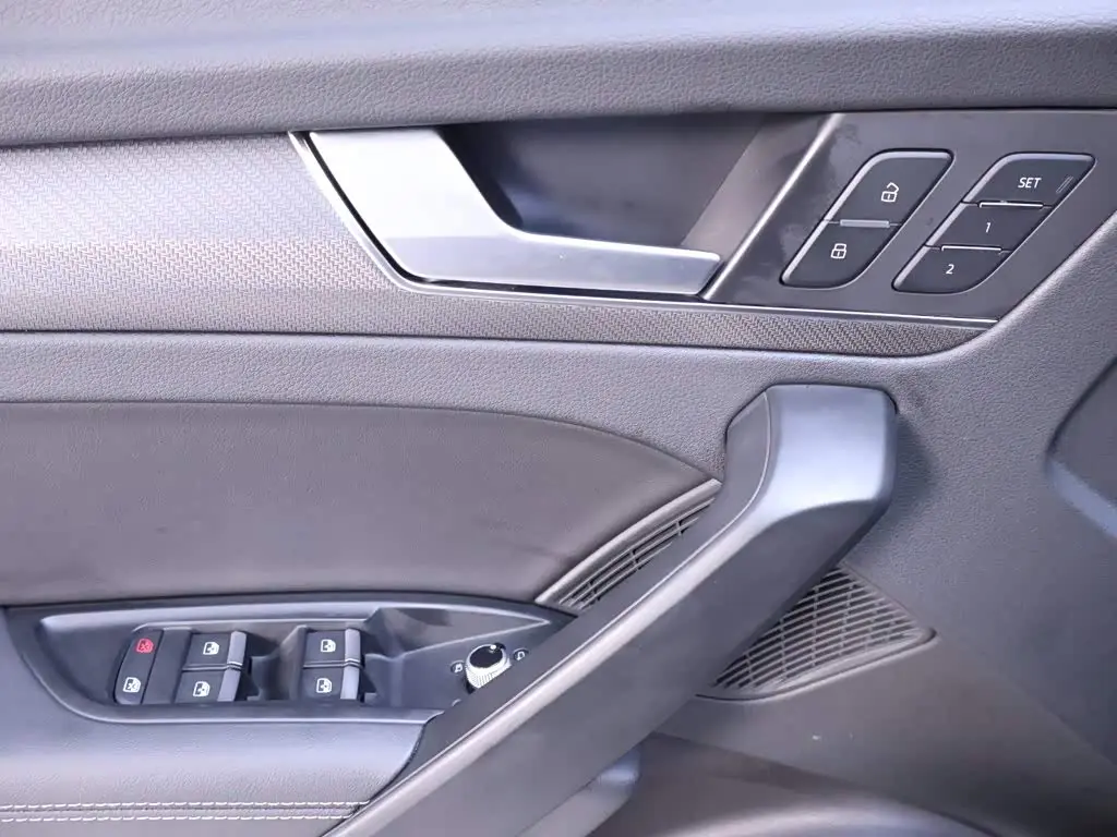 Audi Q5L 2023 — Фото 17/20
