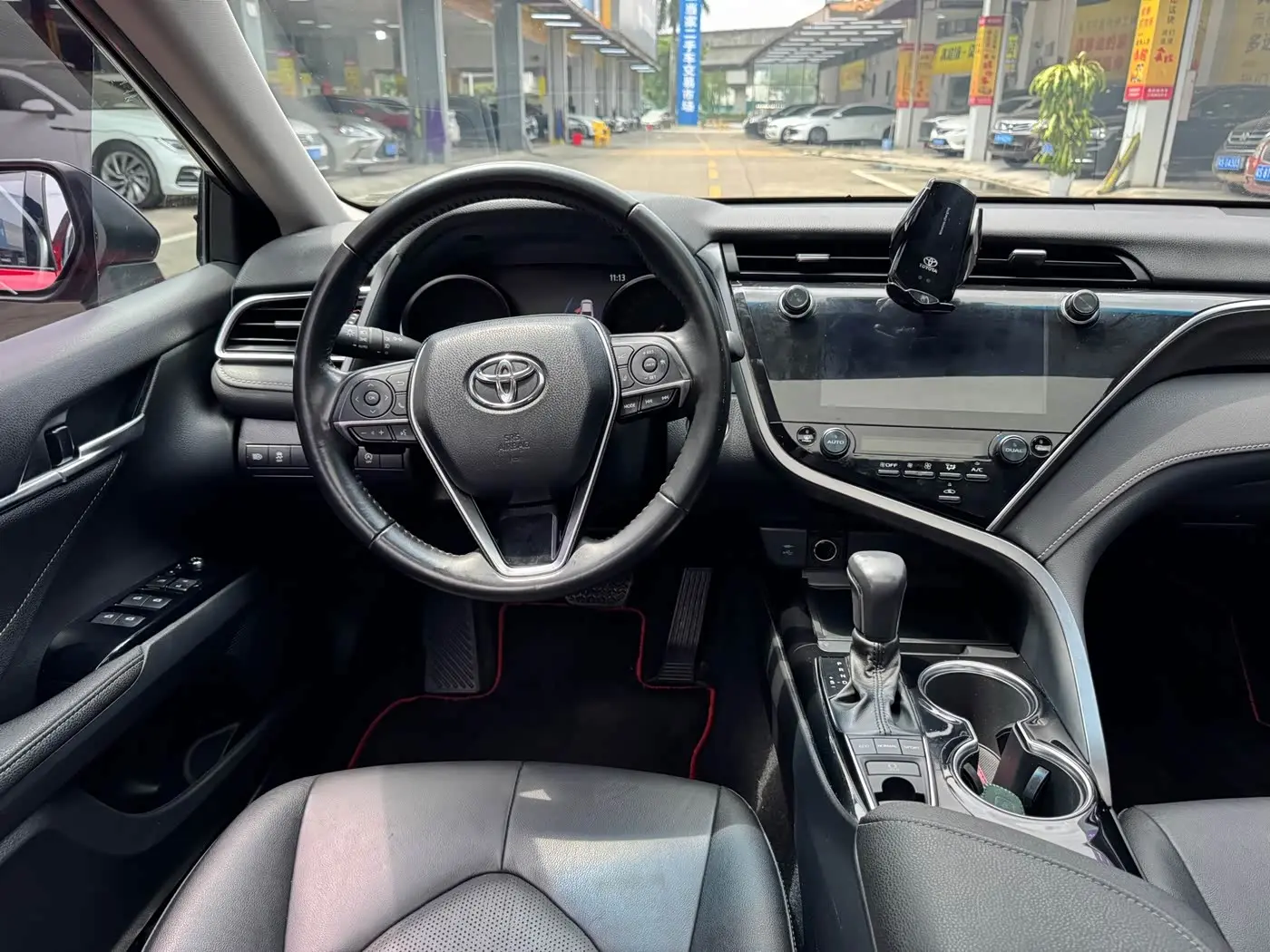 Toyota Camry 2019 — Photo 13/20