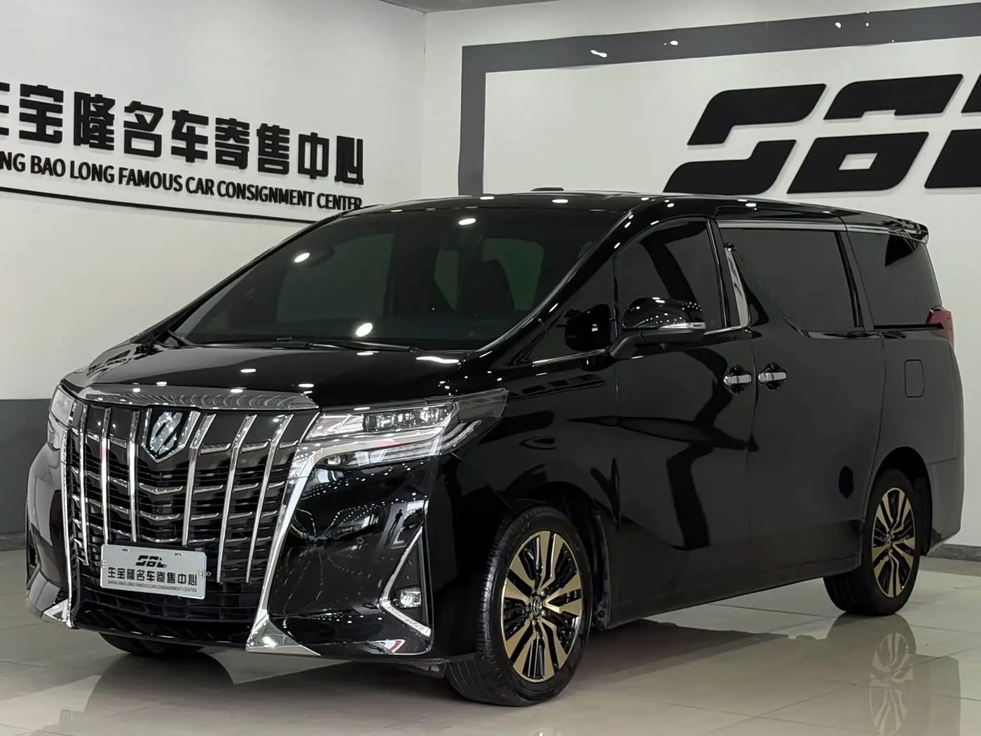 Toyota Alphard 2020 — Фото 1/20