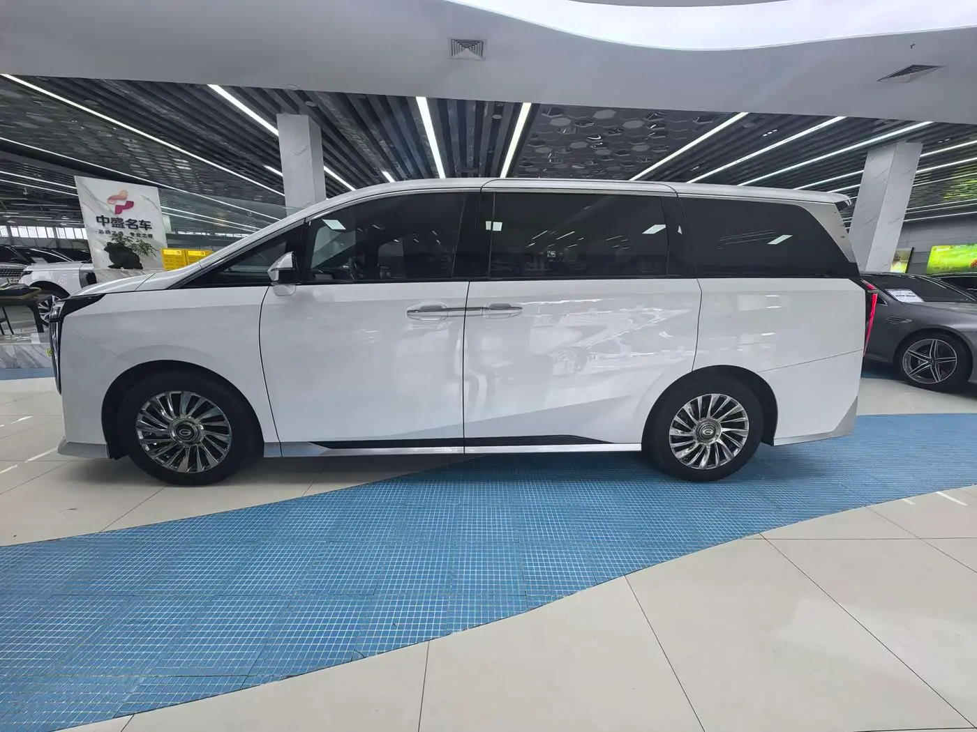 GAC Trumpchi Trumpchi M8 2023 — Photo 4/20