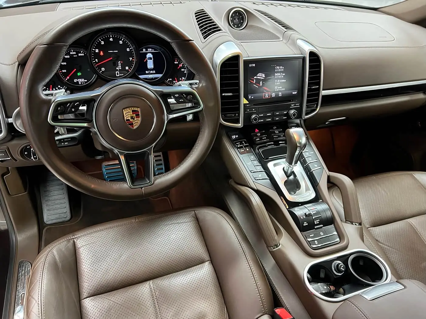 Porsche Cayenne 2017 — Photo 14/20