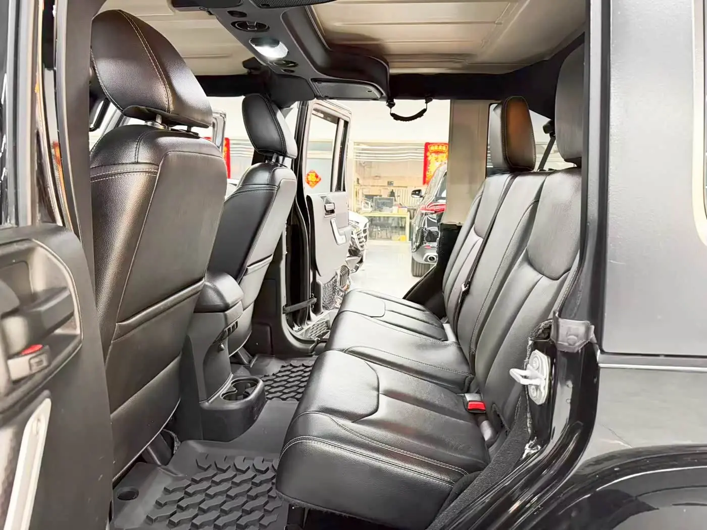 Jeep Wrangler 2017 — Photo 8/20