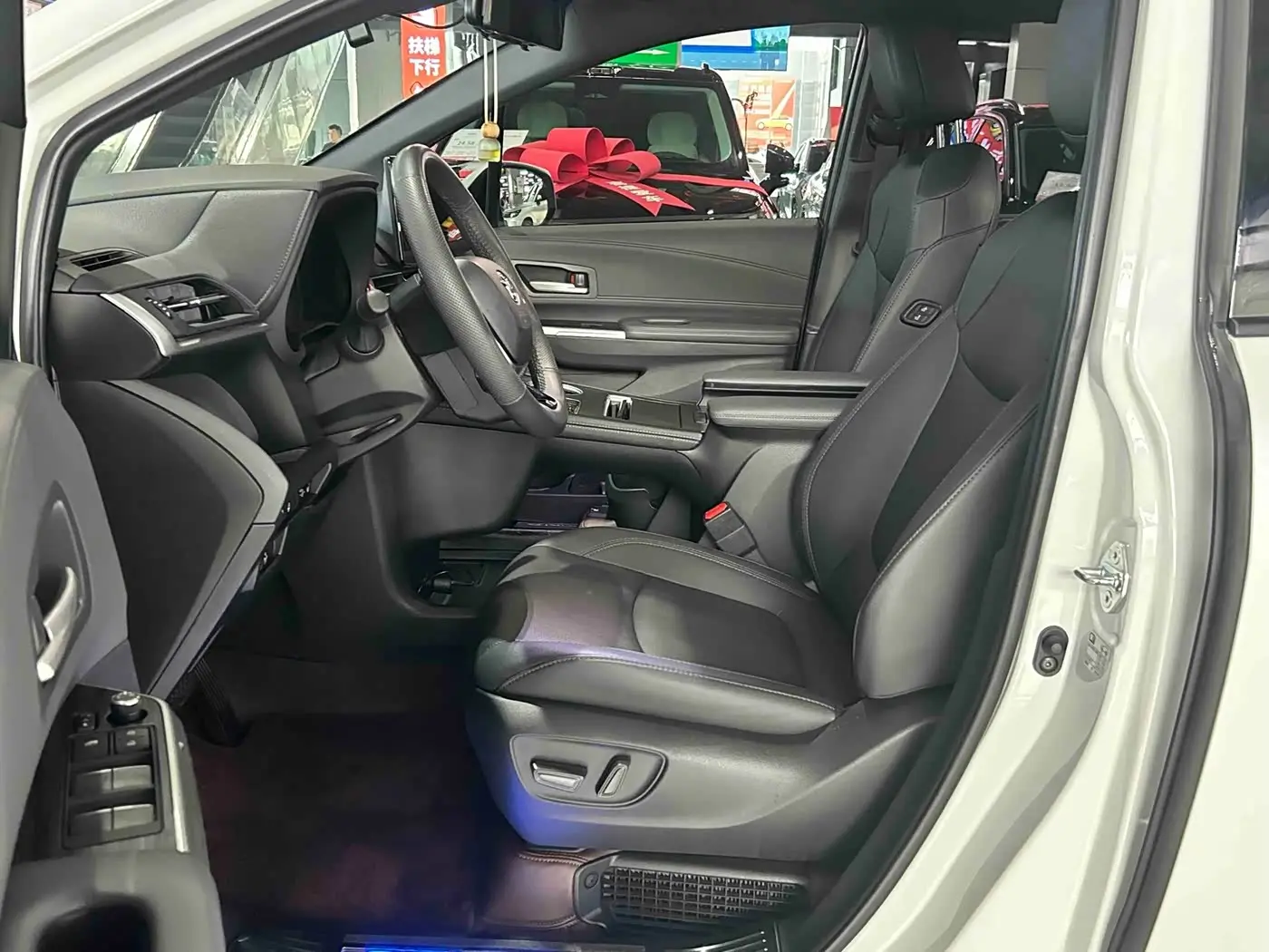 Toyota Sienna 2023 — Photo 7/20