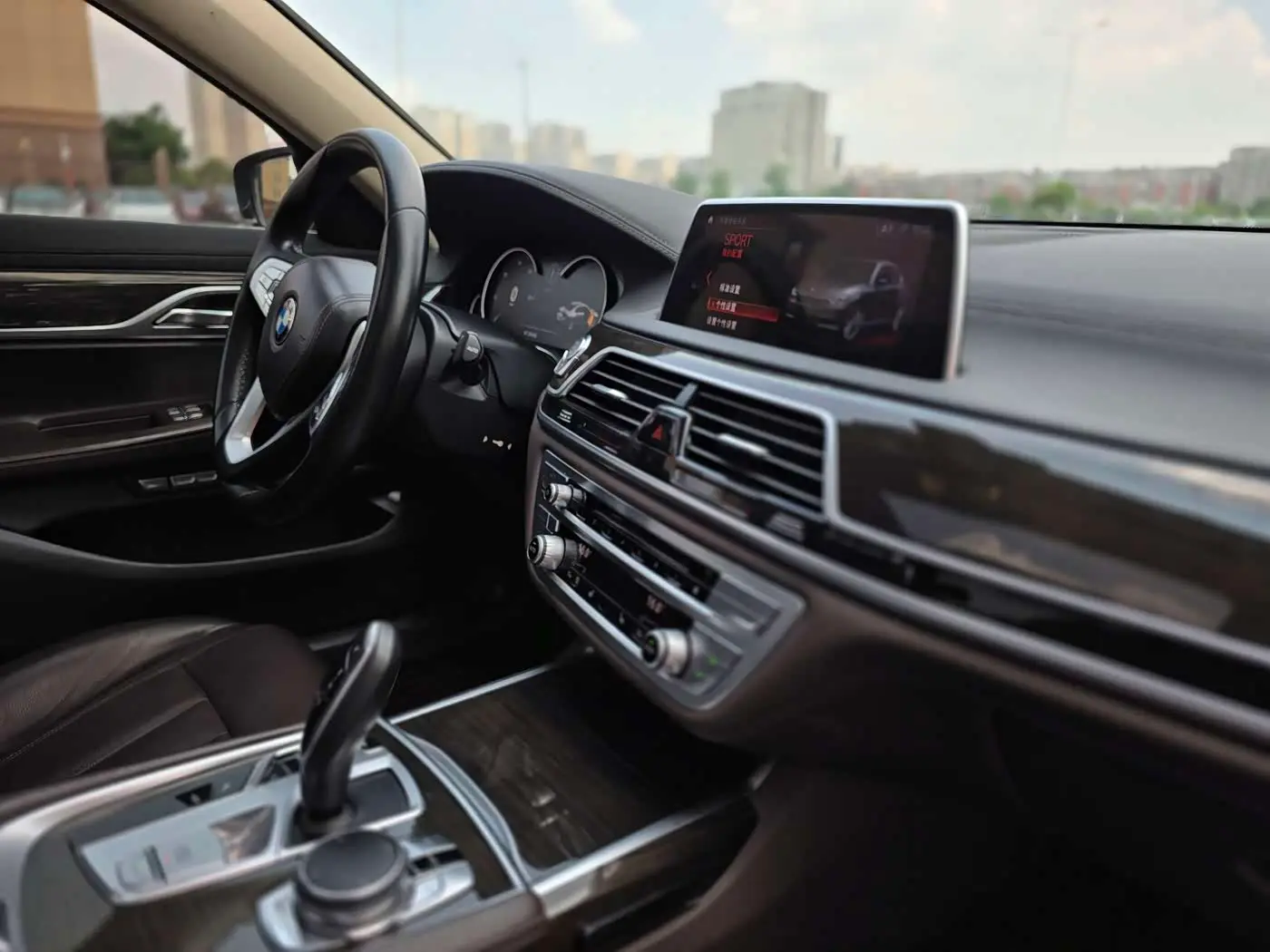 BMW 7 Series 2016 — Фото 9/20