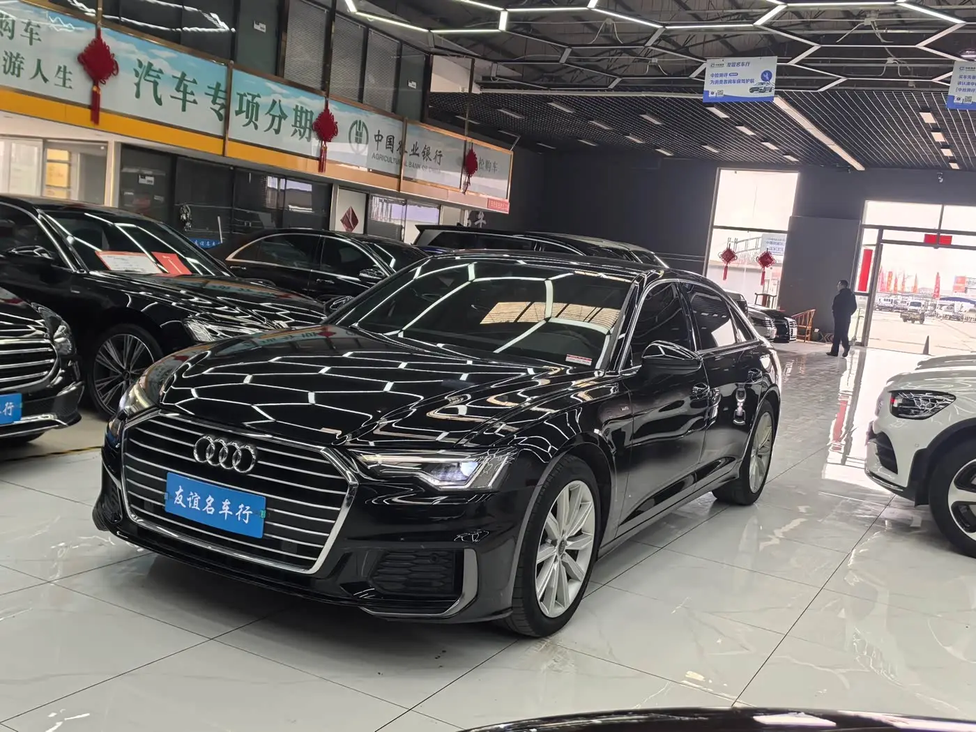 Audi A6L 2021 — Фото 2/15