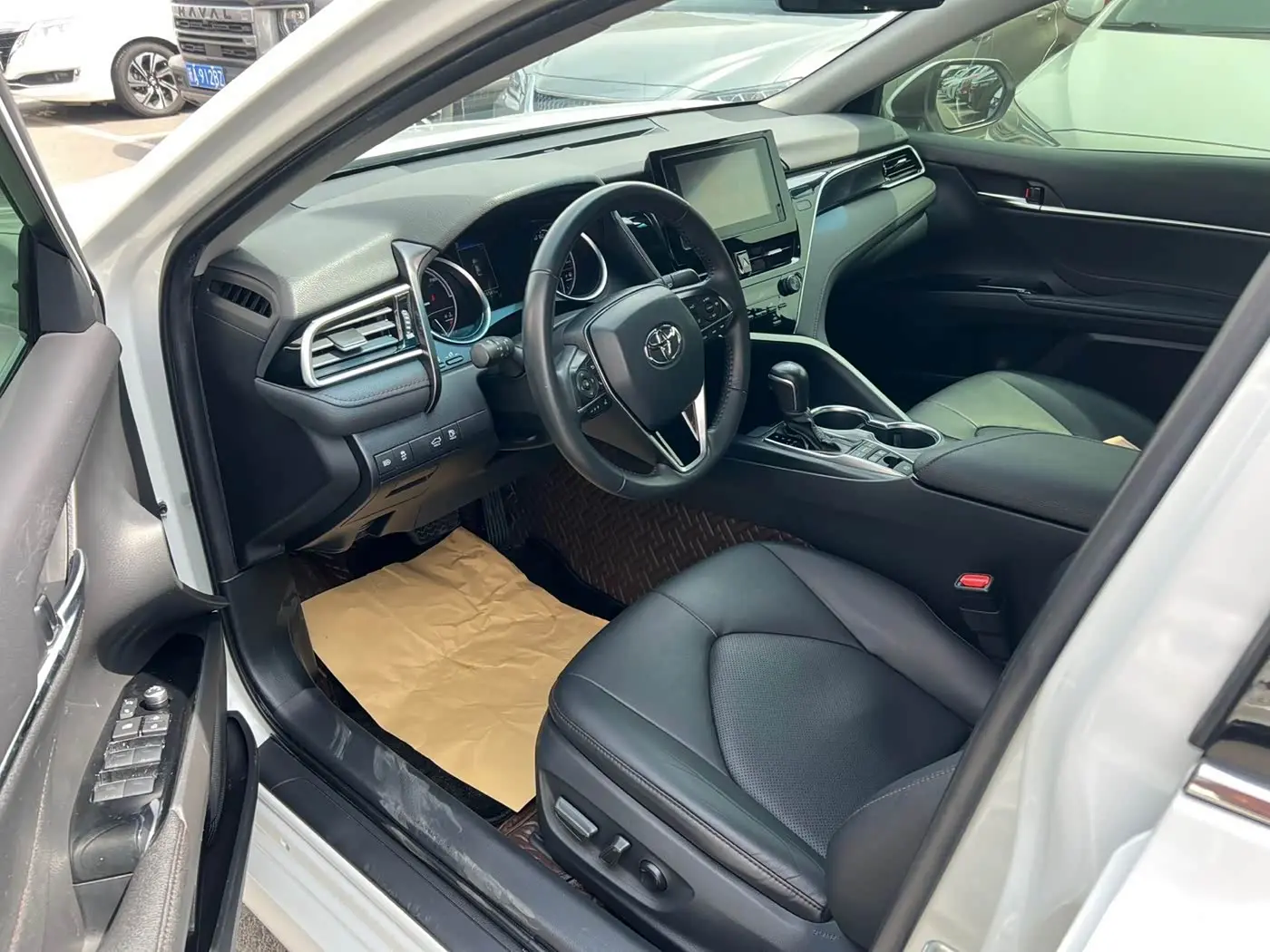 Toyota Camry 2022 — Photo 8/9