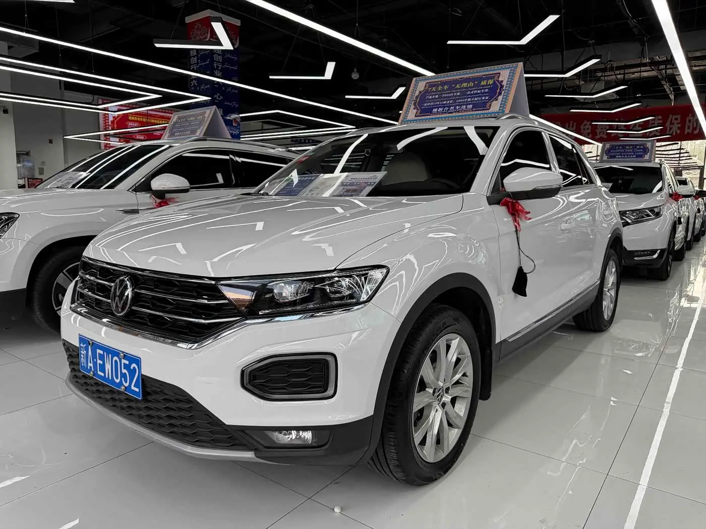 Volkswagen T-ROC 2023 — Photo 1/9