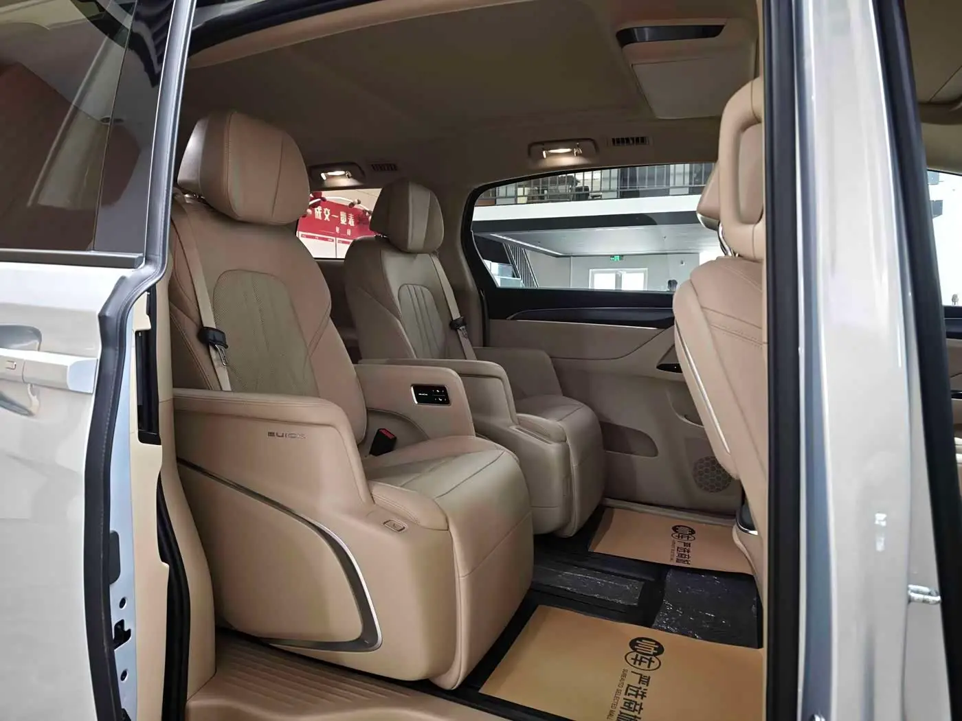 Buick GL8 New Energy 2025 — Photo 11/11