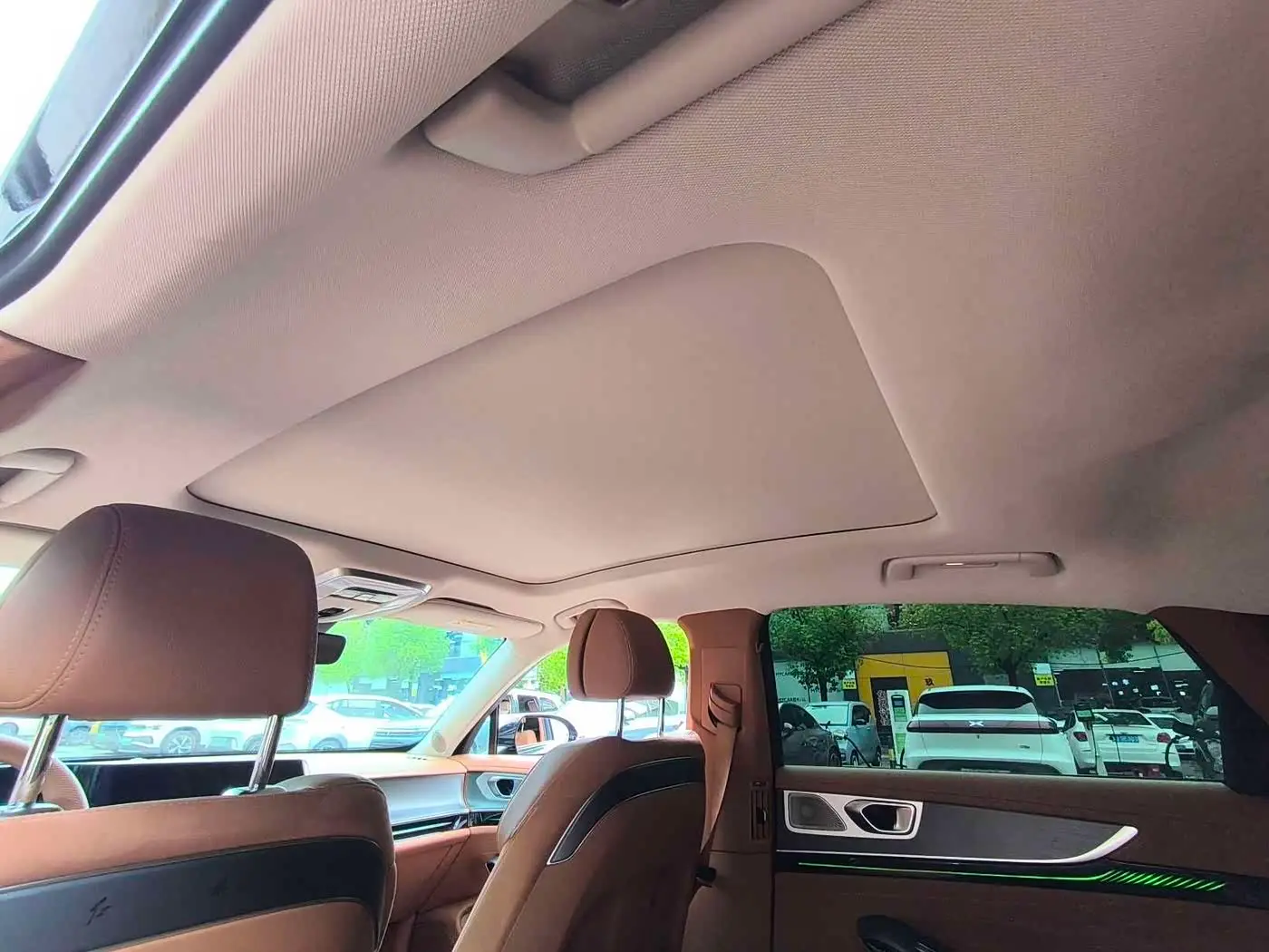 Hongqi H9 2025 — Photo 12/16