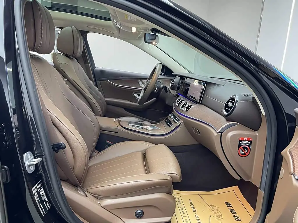 Mercedes-Benz E-Class 2022 — Photo 15/20