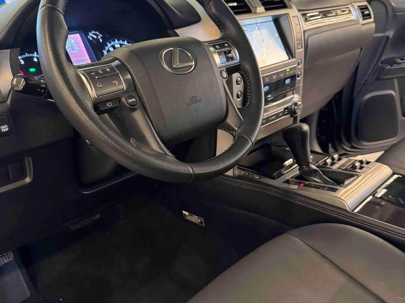 Lexus GX 2017 — Photo 9/13