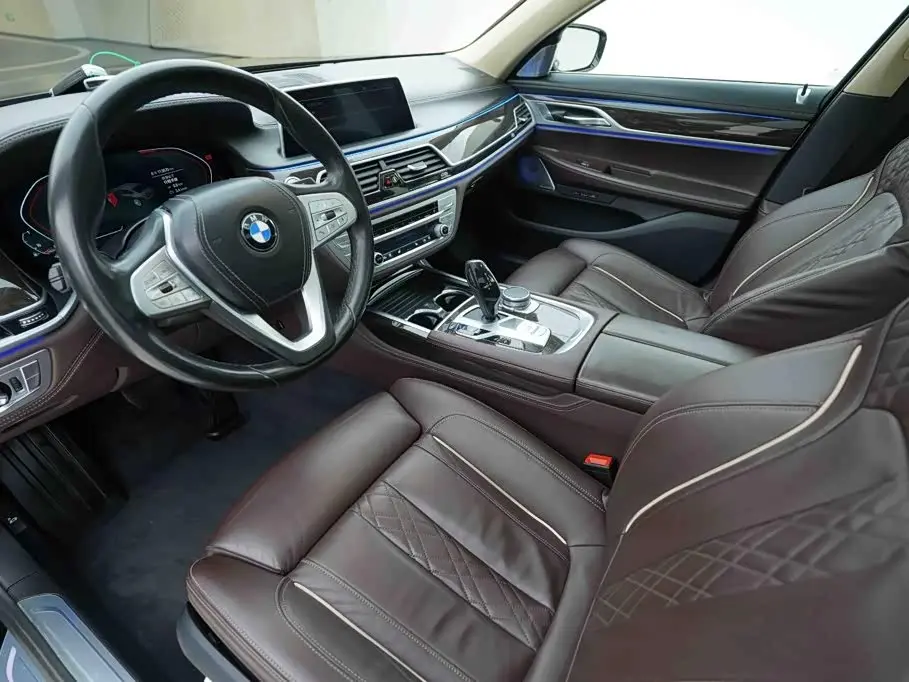 BMW 7 Series 2021 — Фото 9/20