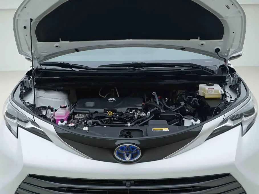 Toyota Sienna 2023 — Photo 6/19