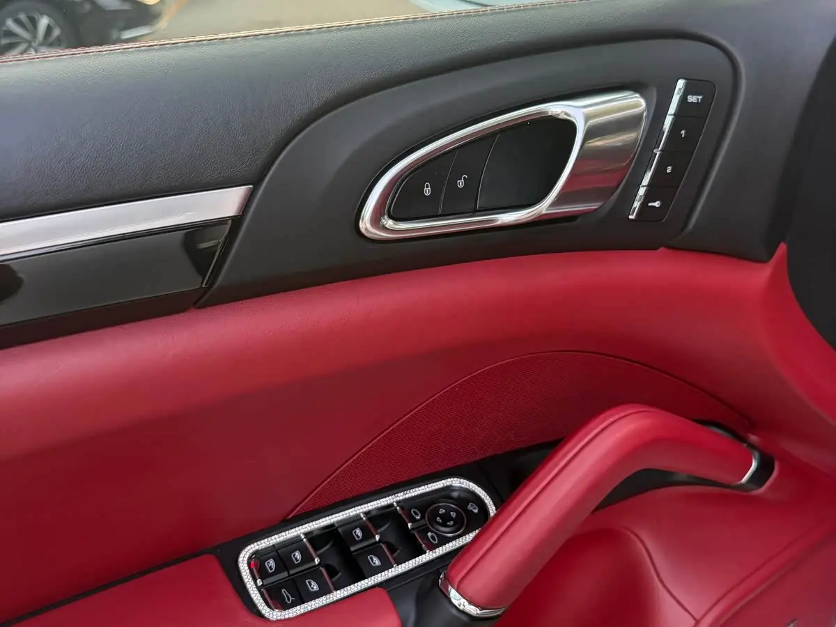 Porsche Cayenne 2016 — Photo 8/20