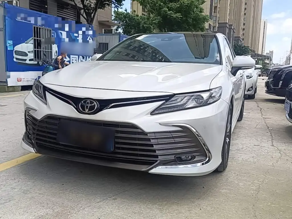 Toyota Camry 2022 — ფოტო 1/20