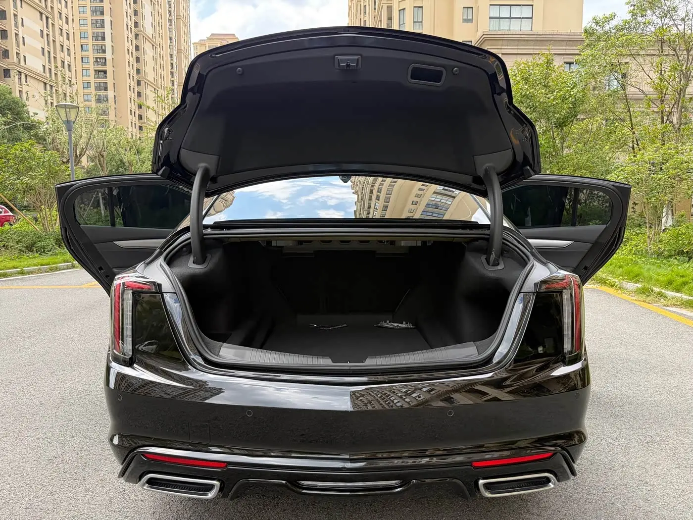 Cadillac CT5 2025 — Photo 8/18