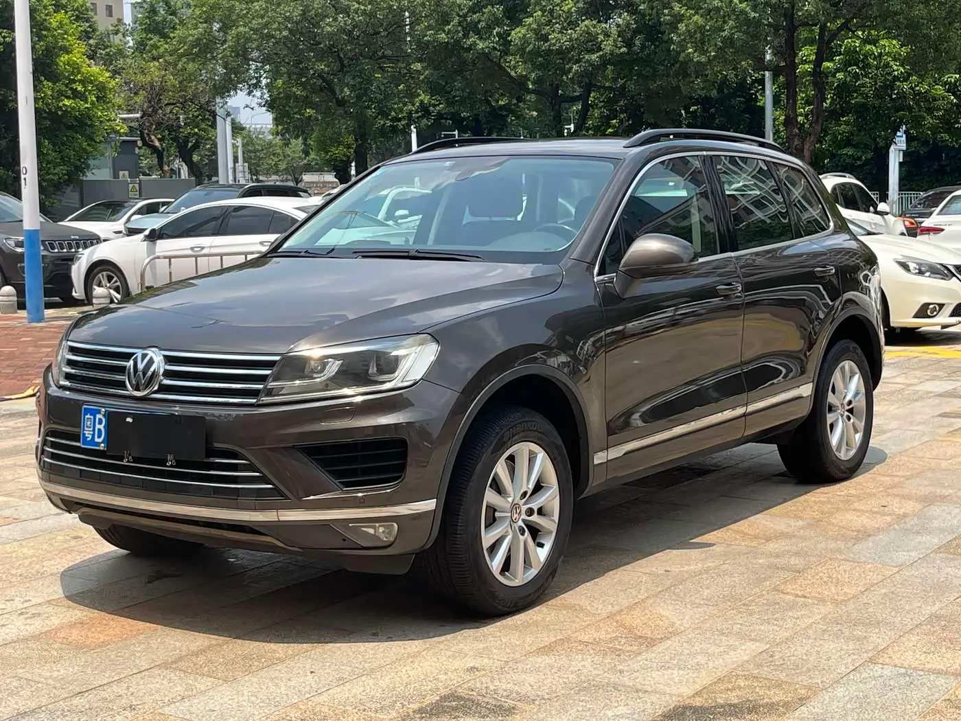 Volkswagen Touareg 2017 — Фото 1/9
