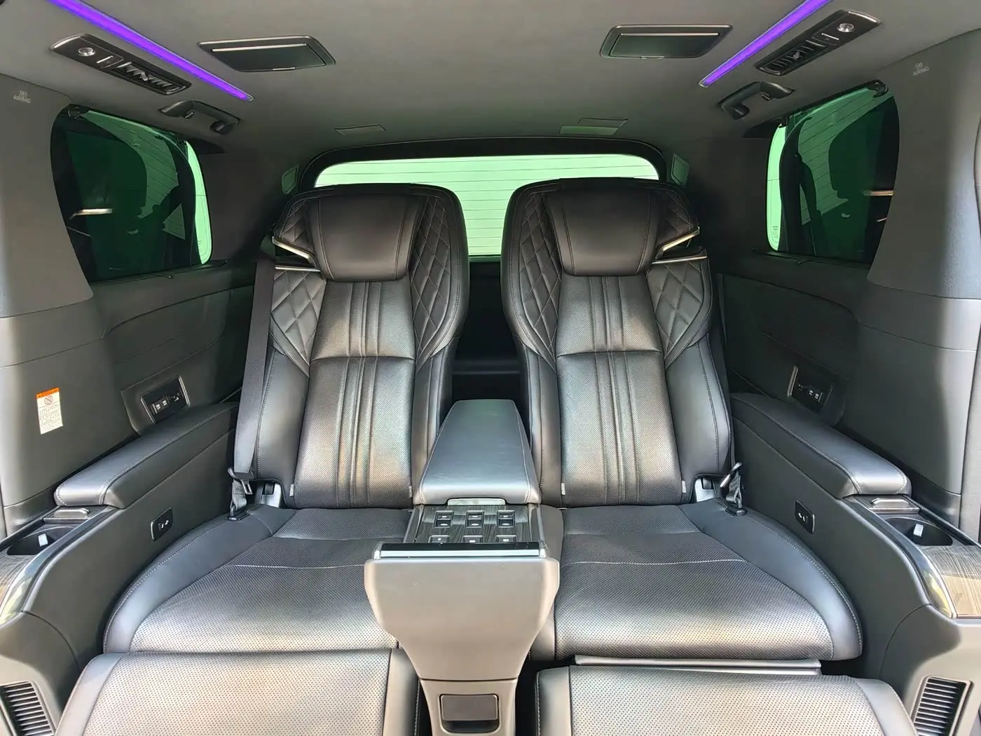 Lexus LM 2022 — Photo 17/20