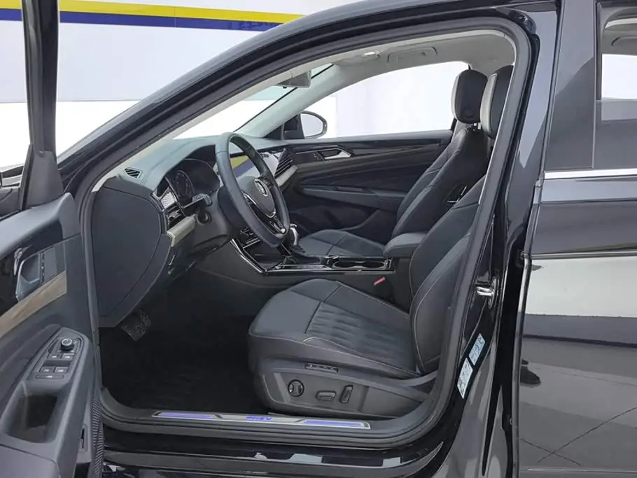 Volkswagen Passat New Energy 2020 — Photo 9/16