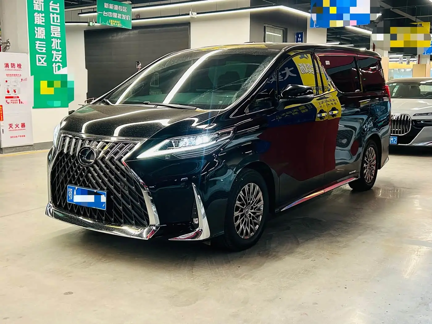 Lexus LM, 2022