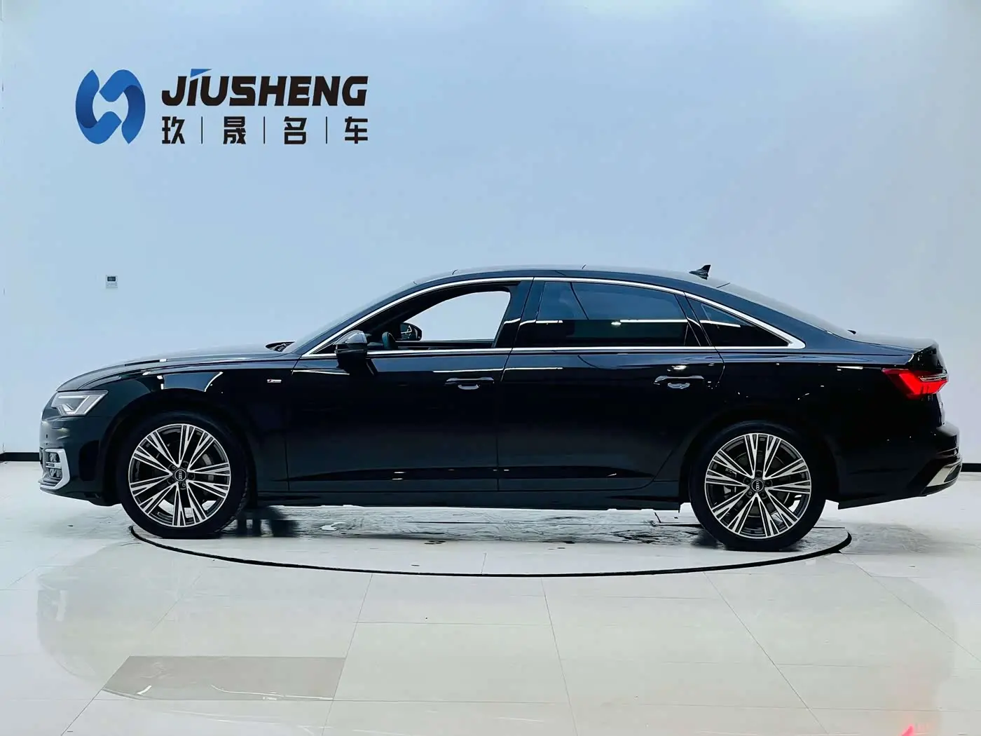 Audi A6L 2023 — Фото 2/15