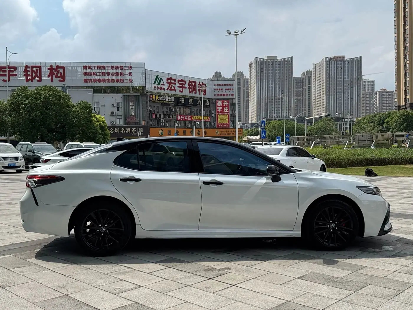 Toyota Camry 2023 — Фото 5/20