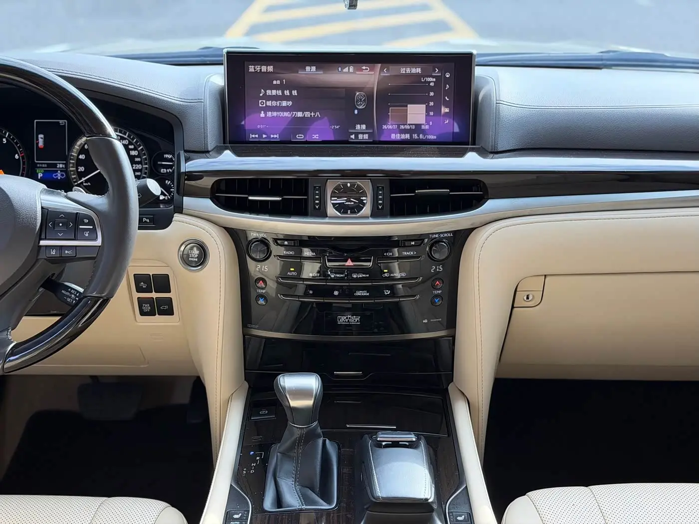 Lexus LX 2018 — Фото 17/19