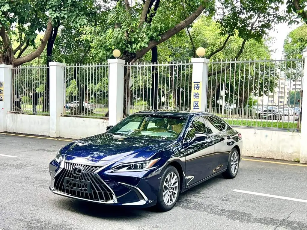Lexus ES, 2022