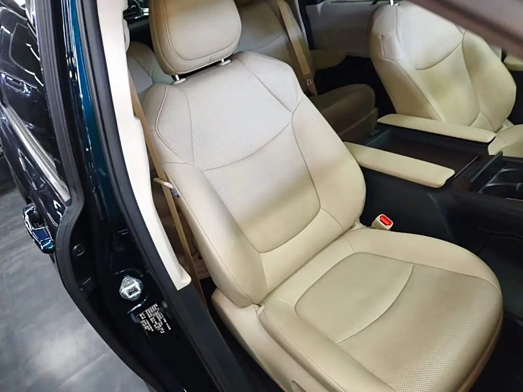 Toyota Granvia 2023 — ფოტო 17/20