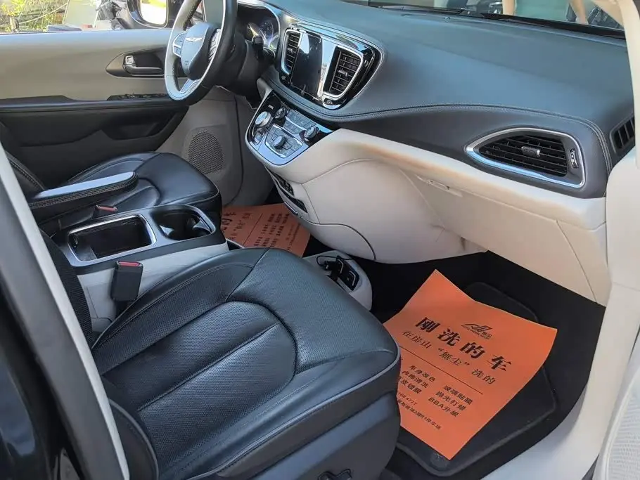 Chrysler Grand Voyager 2019 — Photo 8/16