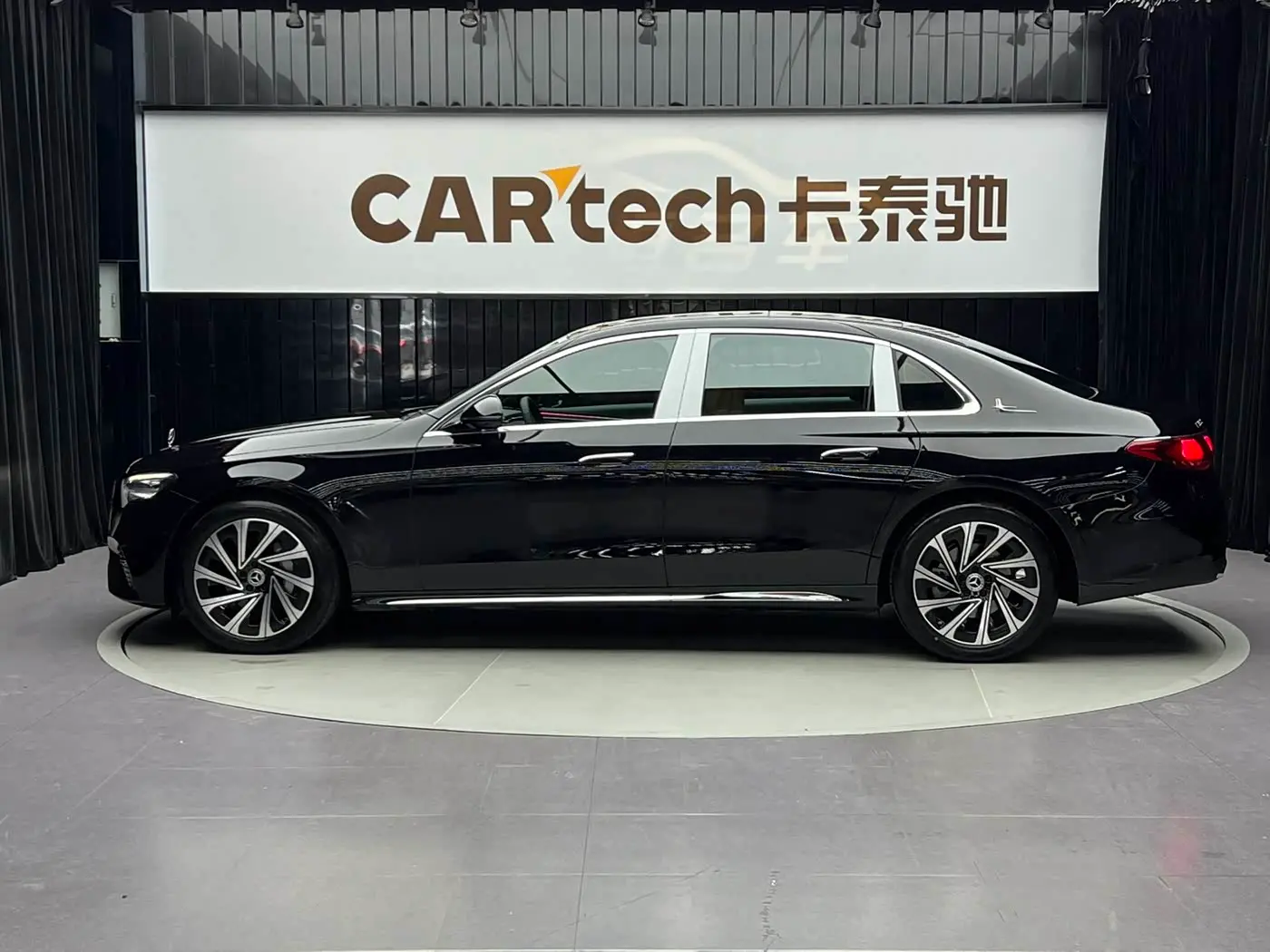 Mercedes-Benz E-Class 2024 — Photo 2/20