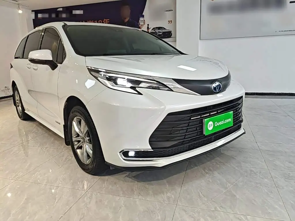 Toyota Sienna 2023 — Photo 4/20