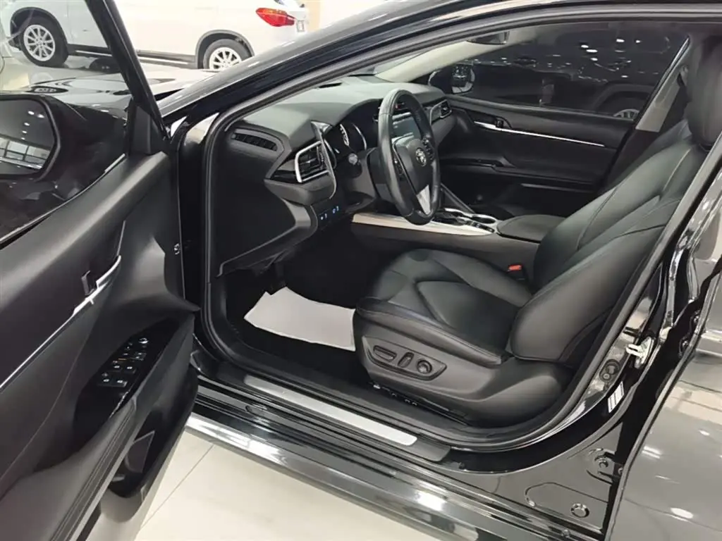 Toyota Camry 2021 — Photo 16/20