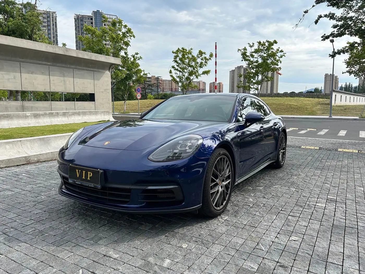 Porsche Panamera 2021 — Photo 1/17
