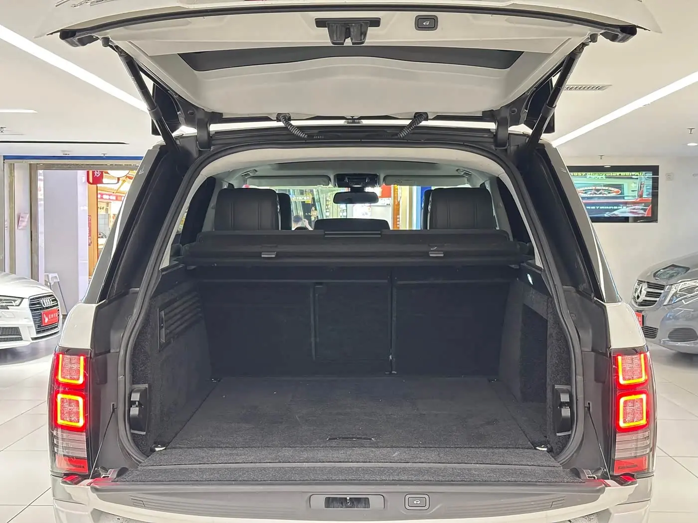 Land Rover Range Rover 2015 — Фото 8/20