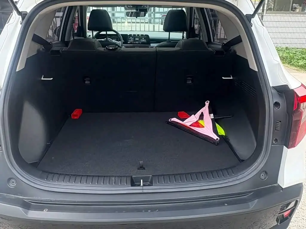 Kia Seltos 2023 — Şəkil 13/17