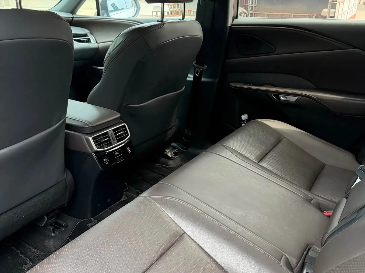 Lexus RX 2023 — Photo 5/10