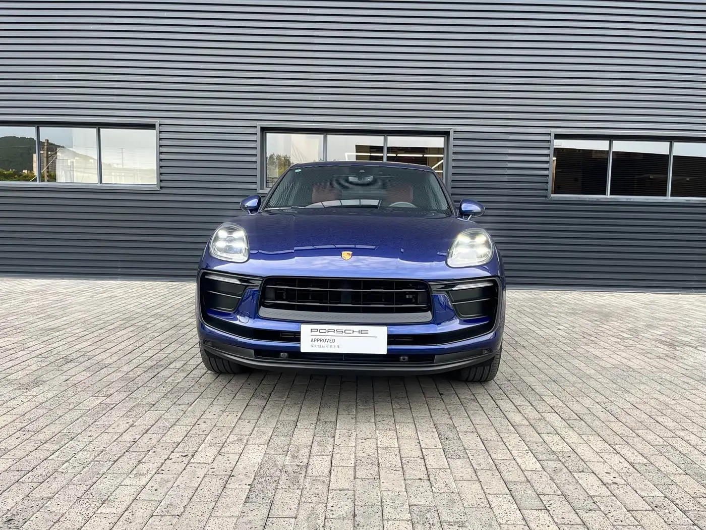 Porsche Macan 2023 — Photo 2/18