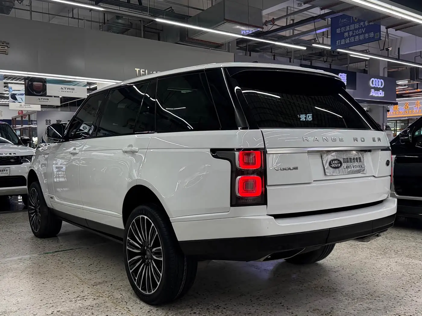 Land Rover Range Rover 2022 — Фото 12/12