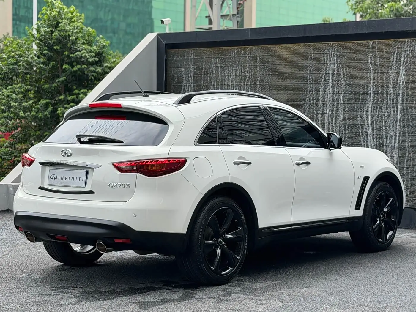 Infiniti QX70 2017 — Photo 10/10