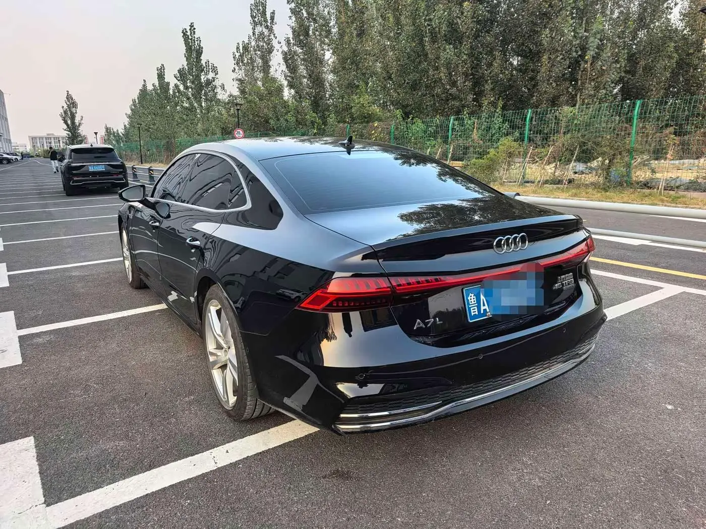 Audi A7L 2023 — Photo 2/7