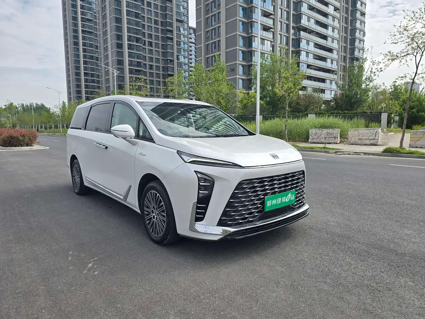 Buick GL8 New Energy 2024 — Photo 3/9
