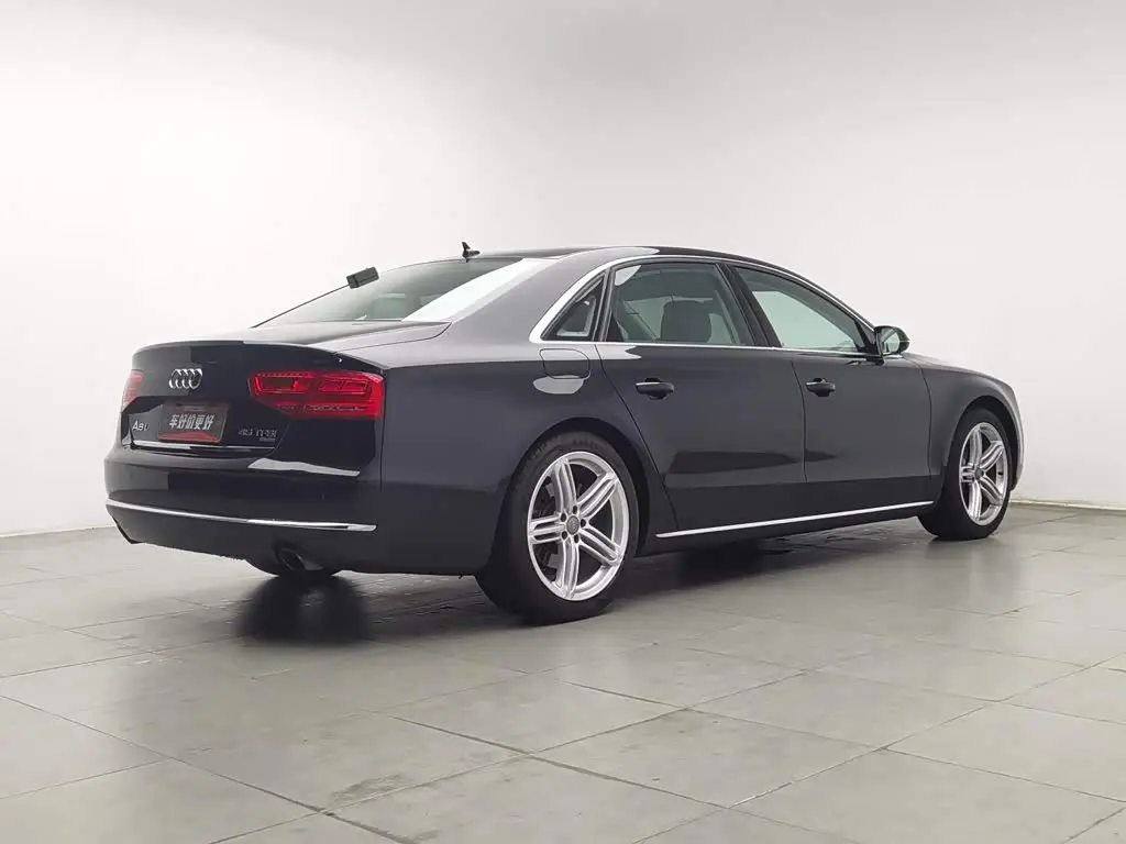 Audi A8 2013 — Photo 2/20