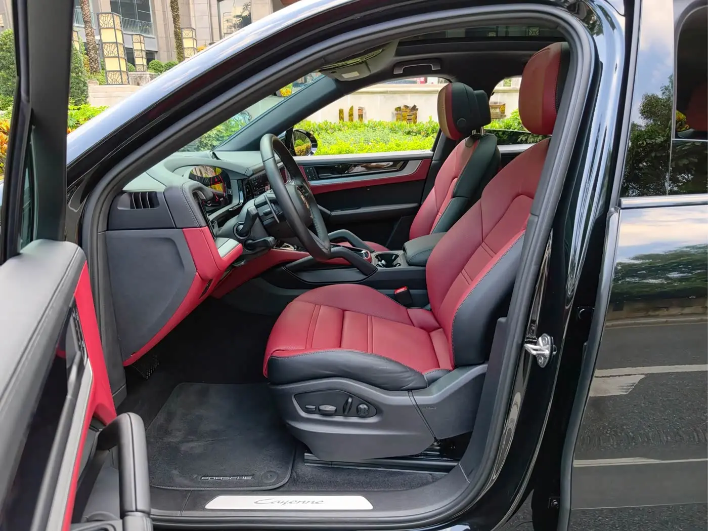Porsche Cayenne 2023 — Photo 20/20