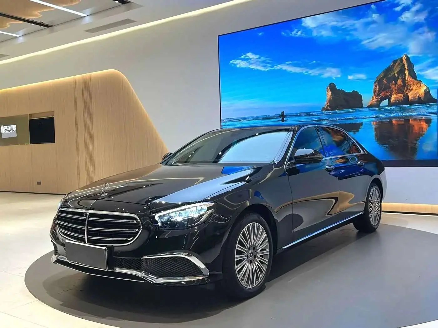 Mercedes-Benz E-Class 2023 — Фото 3/10